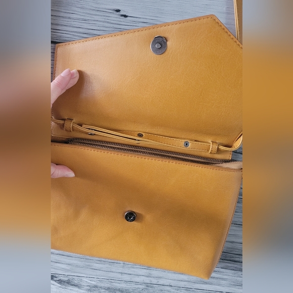 Mat and Nat purse - Picture 4 of 4